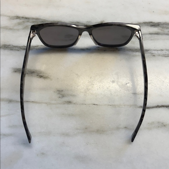Fendi Gray Tortoise Unisex Sunglasses full inclusion worn once - Picture 5 of 16